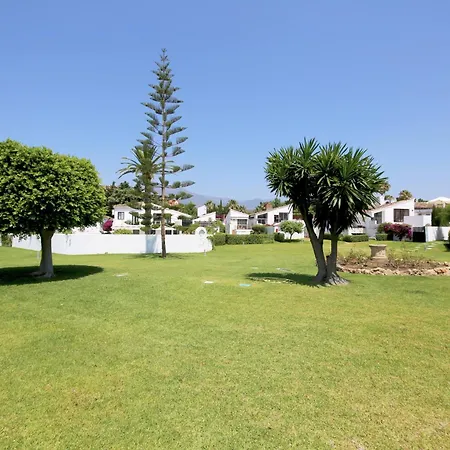 House With Direct Access And Community Pool, * エステポナ