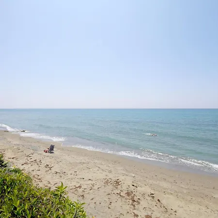 Dom wakacyjny House With Direct Access And Community Pool, Estepona